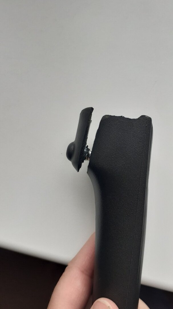 Проблемы с ручкой. Листайте вправо, там ещё 1 фото.