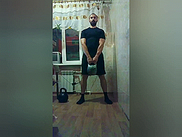 Делайте наклоны за счет отведения таза назад, спину держите ровной, немного прогнутой в поясничном отделе.  Для дополнительного воздействия на бицепсы бедра,  при наклоне старайтесь сильно не сгибать ноги в коленях (на сколько позволяет растяжка) и делать упор на пятки. !!!Но на 100 % держать выпрямленными коленные суставы тоже не нужно. 