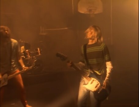 Кадр из клипа гр.Нирвана «Smells like teen spirit» источник youtube.com