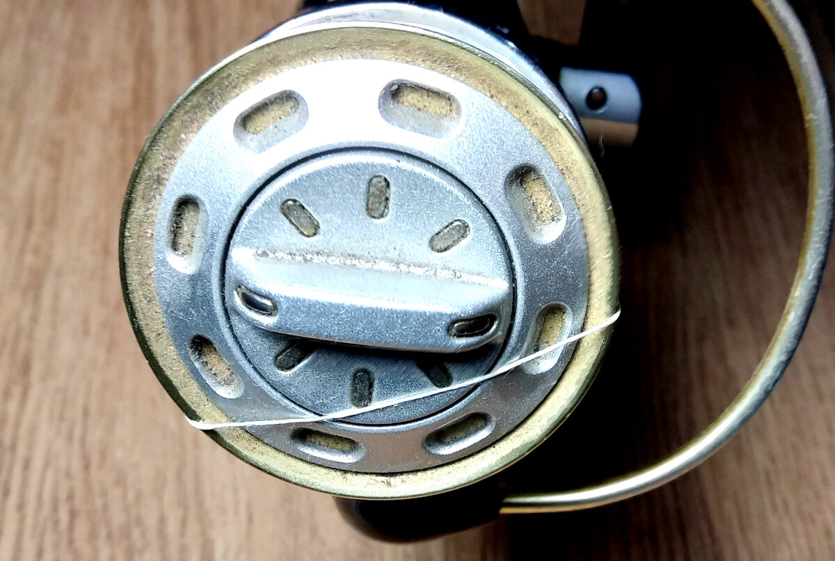 первый виток поперёк шпули