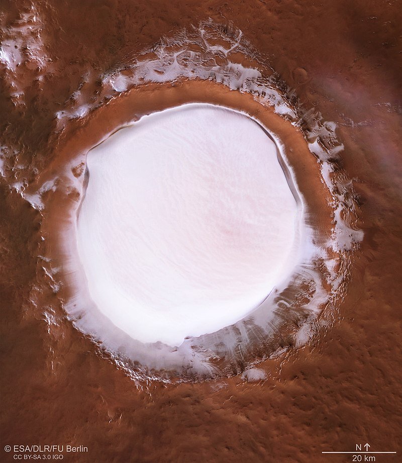 Фото: ESA / Вид на кратер Королев с Mars Express