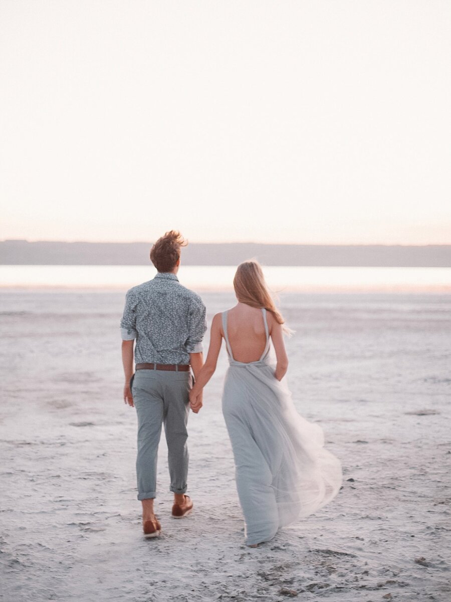 https://cdn.pixabay.com/photo/2017/05/10/07/38/couple-2300099_960_720.jpg