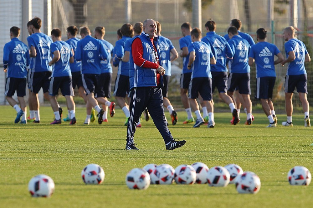 тренировка сборной России по футболу  фото:  yandex.com