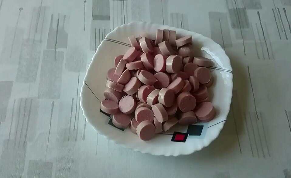 Отправляем сосиски в чашу 