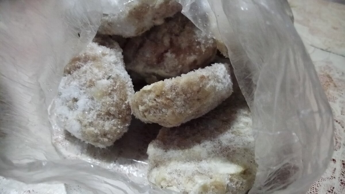 Замороженные котлеты.