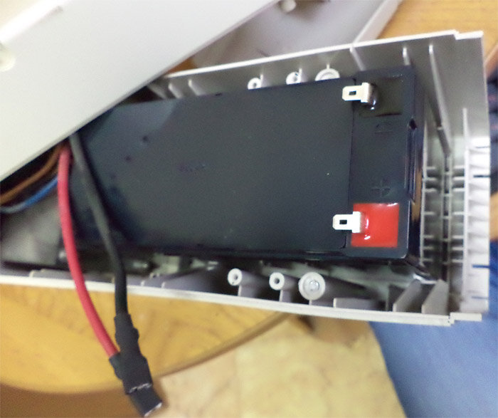 Замена ибп. Ups Ippon back Power Pro 600 аккумулятор. ИБП Ippon back Power Pro 600 аккумулятор. Аккумулятор для бесперебойника Ippon i600. Батарея для ИБП Ippon 1146366.