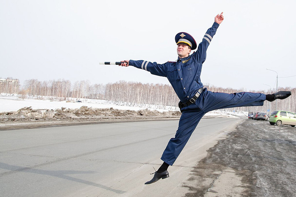 Останавливающий вас инспектор, когда вы едете с противотуманками, вместо ближнего.