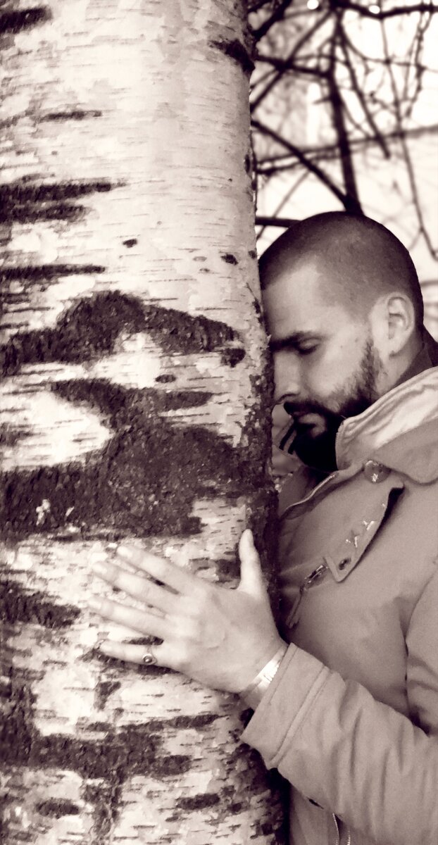 Сам Левша-пацан известен ещё и тем, что записал альбом «Земляничный Ашрам» с музыкантами из индийского города Варанаси, а с ветеранами карибской музыки, группой «Два Льва», выпустил регги-пластинку «Чай со Львом». С творчеством «Аквариума» тоже успел поработать — с дансхолл-версией песни «Иван и Данило» победил в конкурсе каверов, приуроченном к 40-летию группы.