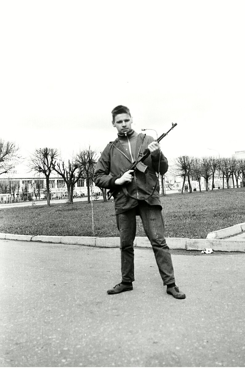 Я, автор канала, мне 15-ть лет и я ДОпризывного возраста.