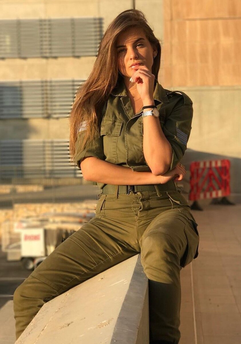 Почему в Израиле девушки служат в армии?