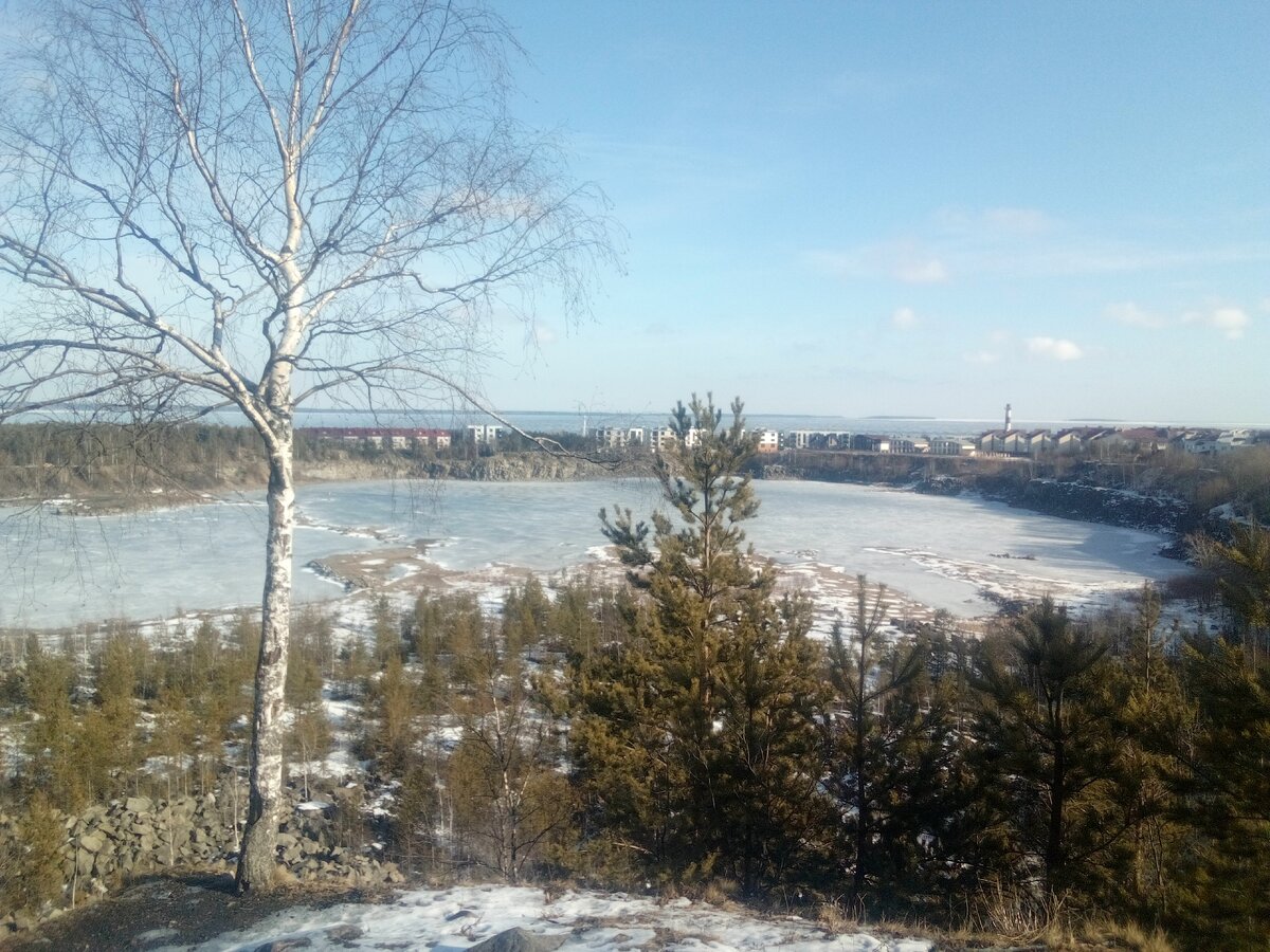 Верхняя часть Карьера. Справа хозяева жизни - коттеджи.