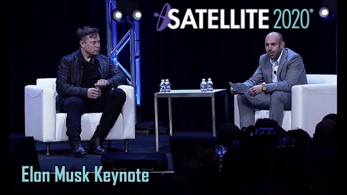 Илон Маск во время выступления на конференции Satellite 2020 (источник: google)
