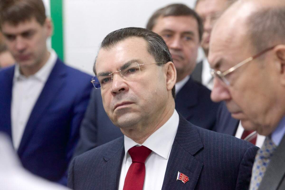 Депутат Данильченко, живущий на два дома - Россию и Грецию, - решил самоизолироваться. Но не навсегда. Фото пресс-службы ЗС Красноярского края.