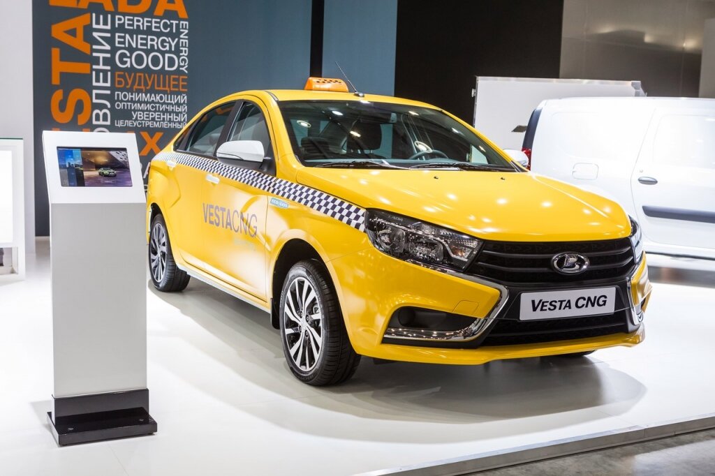 Белая Lada Vesta CNG