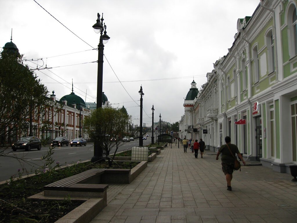 Любинский проспект одна станция метро. Омск Центральная улица. Главная улица Омска. Главная улица площадь в Омске. Знаменитые улицы Омска.