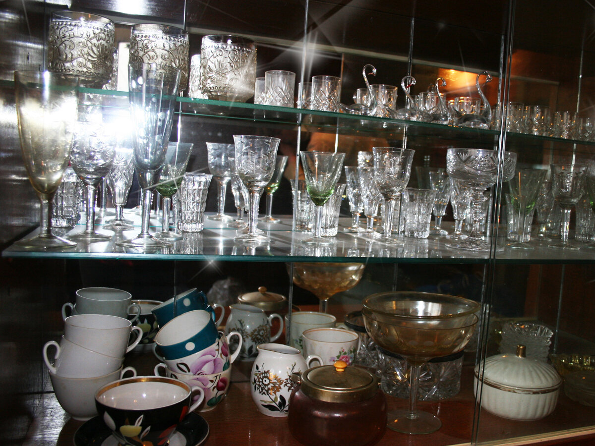 Хрустальная посуда — признак достатка (Источник фото: http://www.ljplus.ru/)