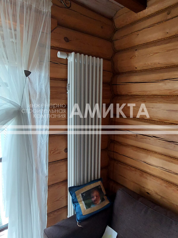 Монтаж радиатора Zehnder Completto, фотография с сайта https://amikta.ru