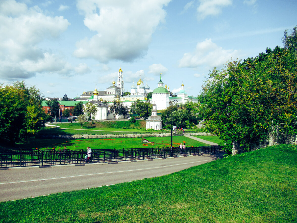 Город преподобного сергия. Сергий Радонежский город. Георгиевский монастырь Сергия Радонежского. Улица Сергия Радонежского фото. Биография города Сергиев Посад.