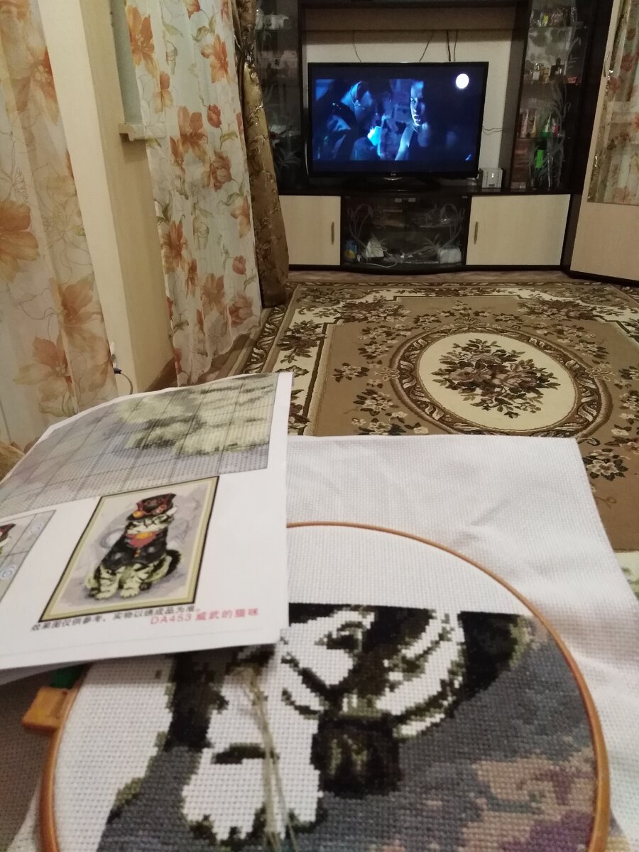 Коротаю вечерок за вышивкой
