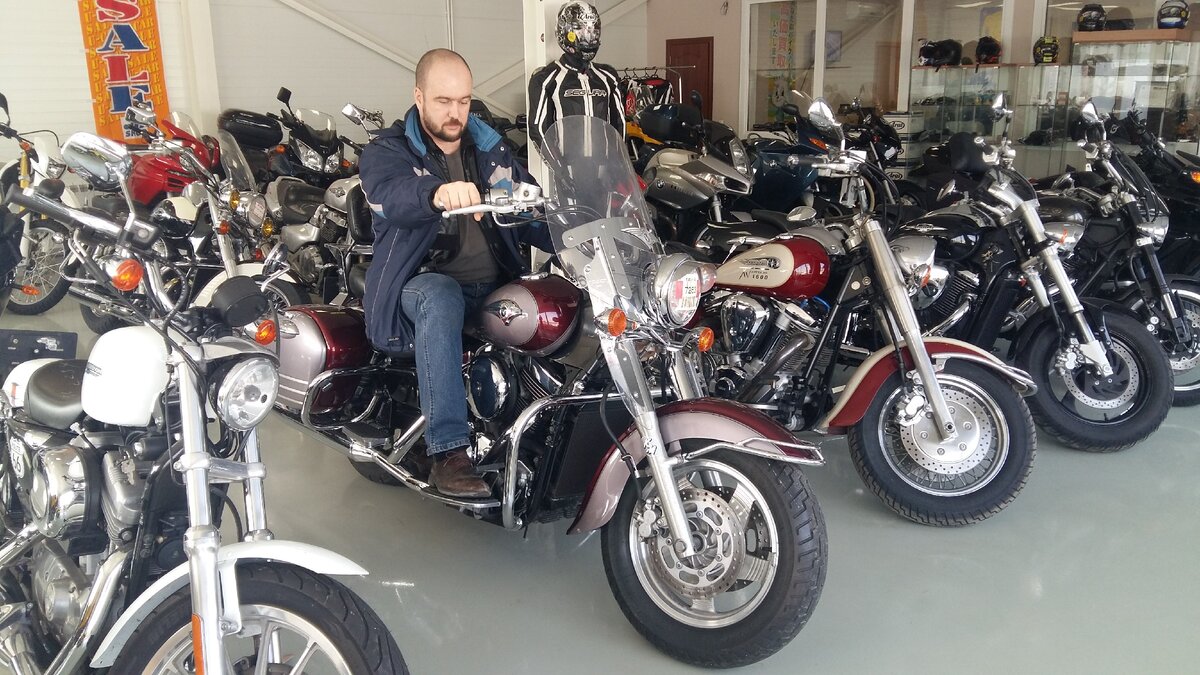 Посидеть за рулём было правильным решением - оказалось, что на некоторых экземплярах при крайнем повороте руля я себе колено прищемлял к баку.