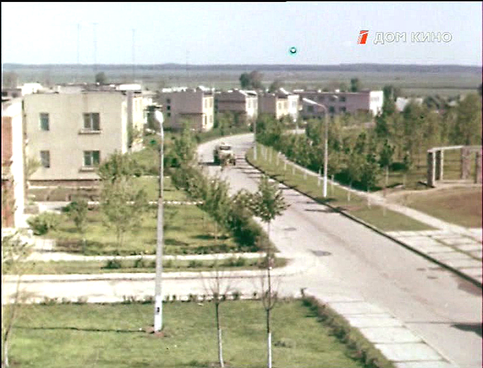 Это не деревня, это для 1971 г. город будущего на 3000 человек.