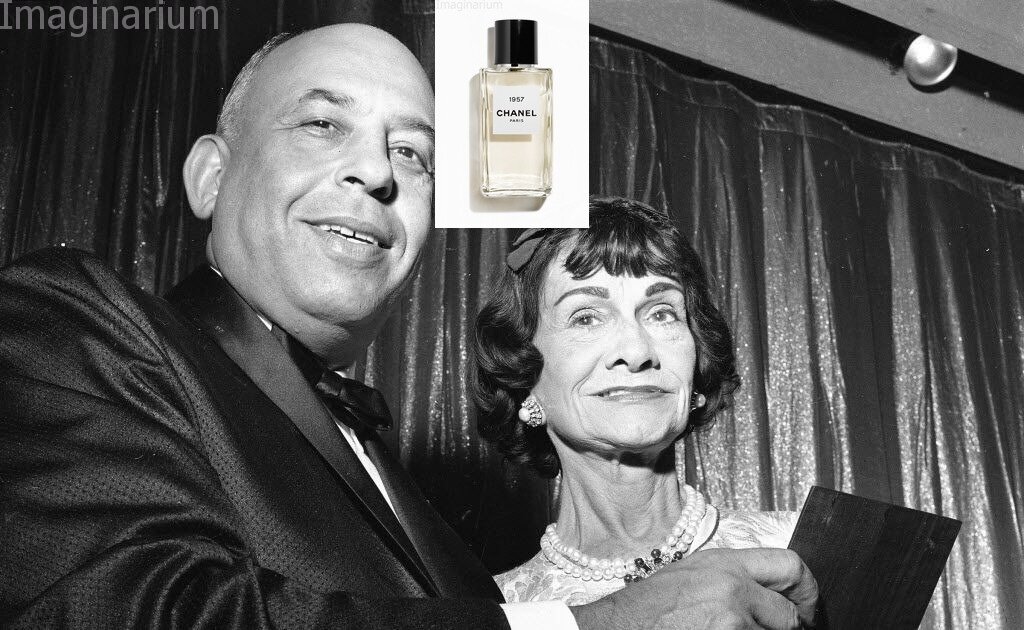 Стэнли Маркус награждает Габриэ́ль Бонёр (Коко́) Шане́ль