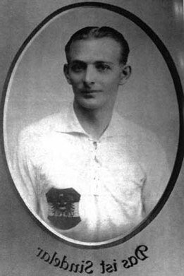 Его имя - Маттиас Синделар. Он забил 577 мячей в 732 матчах! 