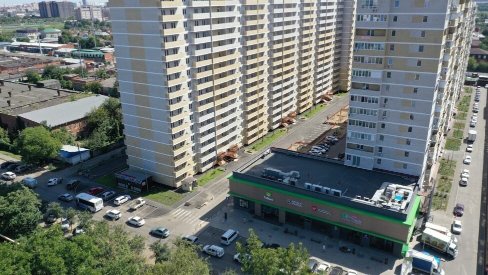 Уже "родной" район,не молодой и зеленый!!!