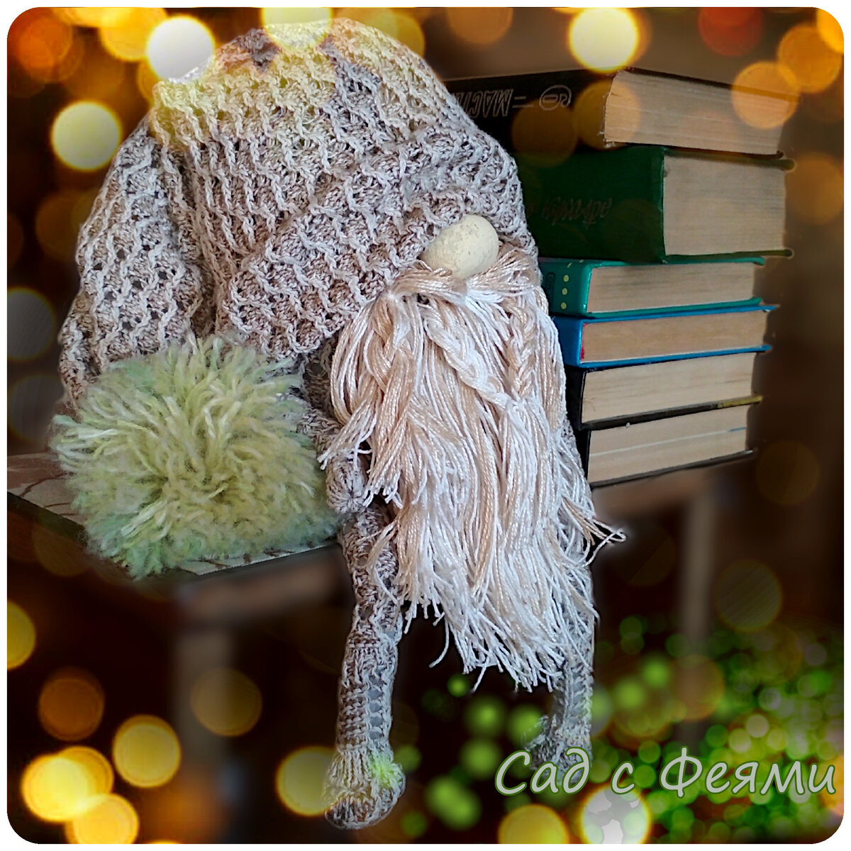 Никаких красных колпаков и блесток в оформлении - сдержано и стильно.