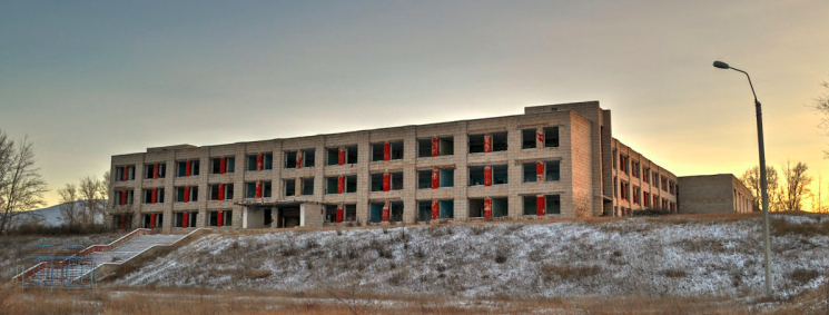 Большое здание школы. Фото: urban3p.ru 