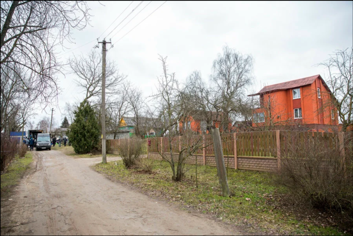 Балановка где находится из сватов. Сваты дом Будько в Кучугурах. Деревня Будько Сваты. Дом сватов в деревни Дуличи. Дом Будько в Кучугурах.