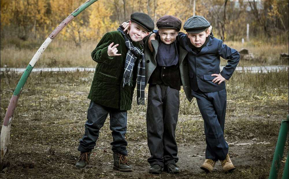 У нас на районе. Пацаны во дворе. Район. Рай. Пацаны с района