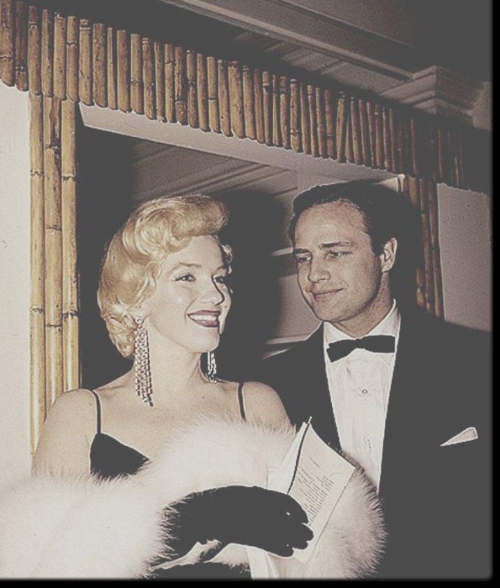 Мэрилин Монро и Марлон Брандо на премьере фильма "Татуированная роза", 1955. Источник: https://vintagenewsdaily.com/