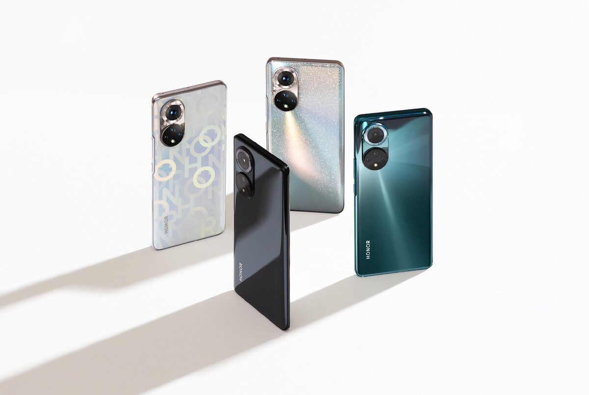 HONOR 50 представлен в четырех цветах: «перламутровый лого», «полночный черный», «мерцающий кристалл» и «изумрудно-зеленый».