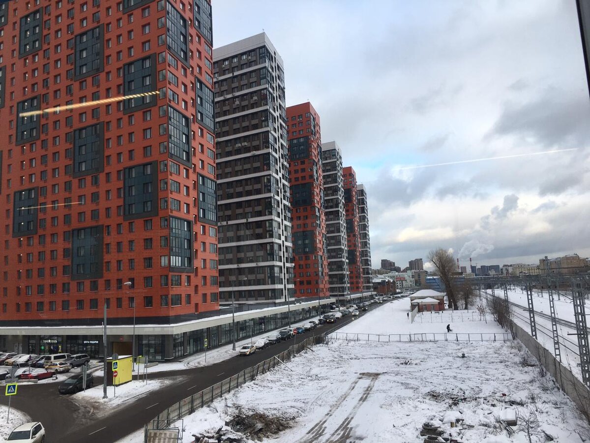 Современные кварталы на территории убитого завода ЗИЛ. (фото автора)