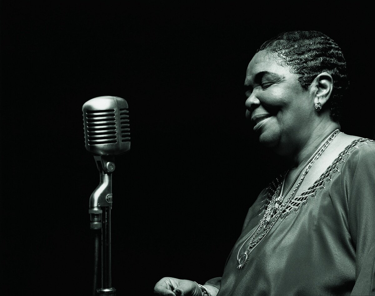 Босоногая дива из кабо. Сезария эвора. Босоногая дива из кабо. Сезария эвора. Певица сезария эвора.