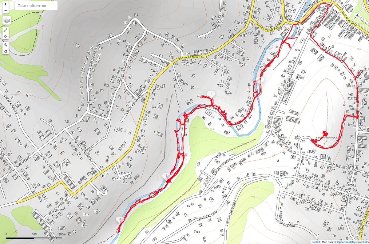 Трек первого из двух походов в Берёзовское ущелье, наложенный на карту OpenTopoMapRu на сайте Caucasia.ru. Цифры обозначают каждый пройденный километр.