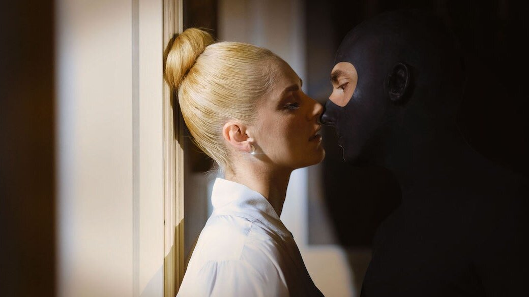 в главных ролях Лука Маринелли и Мириам Леоне