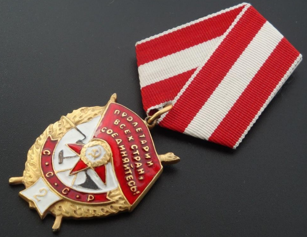 Орден красного знамени первый награжденный. Орден красного Знамени (орден «красное Знамя»). Орден боевого красного Знамени колодка. Орден красного Знамени 2. Орден красного Знамени 1918.
