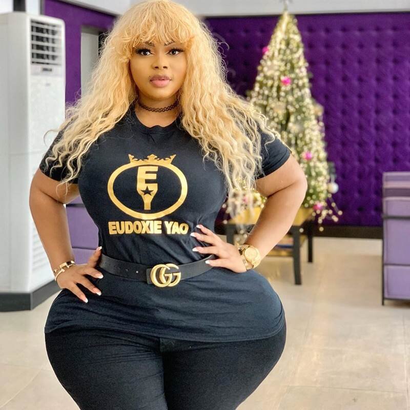Африканская копия Ким Кардашьян — plus-size модель Юдокси Яо