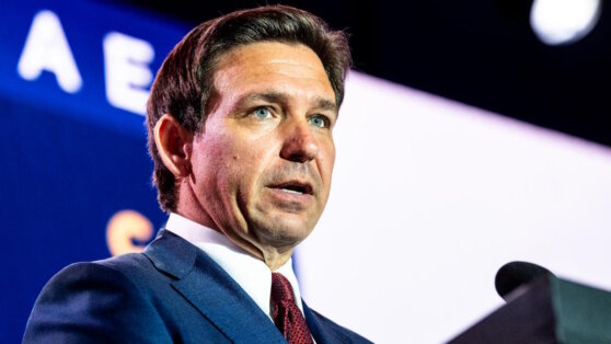    Кандидат в президенты США Десантис попал в автоаварию Сергей Бунеев