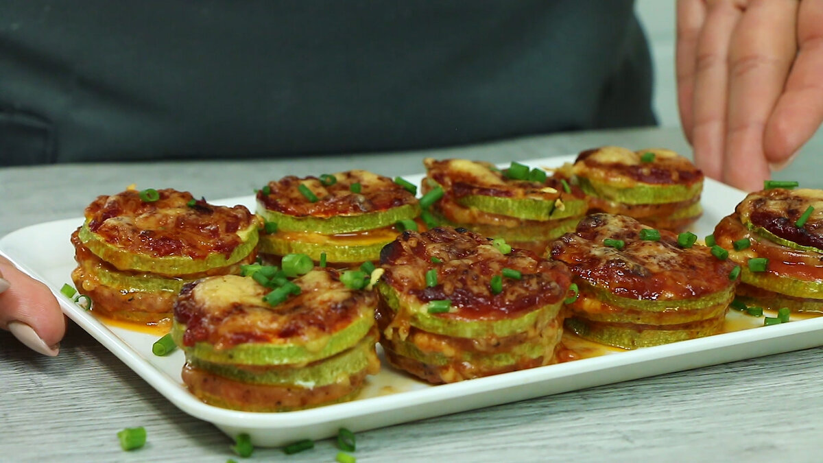 Кабачок с ветчиной и сыром в духовке. Кабачок с ветчиной и сыром в духовке. Кабачок с ветчиной и сыром в духовке. Закусочные кексы с ветчиной и сыром. Кабачковые маффины.