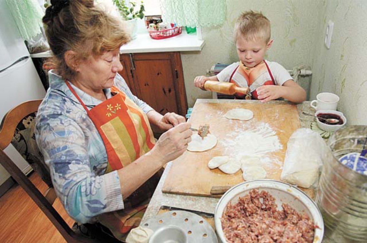    Можно встречаться с внуками раз в неделю и наслаждаться общением друг с другом.