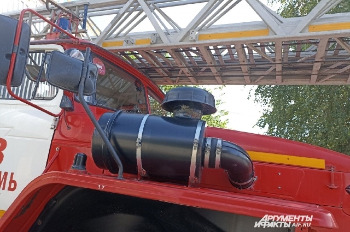    На ночном пожаре в Перми из горящей квартиры в пятиэтажке спасли мужчину