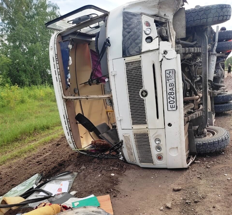 Выходили через лобовое стекло и в шоке шли по трассе». Пассажирский автобус  перевернулся в Краснозёрском районе | Беседа Онлайн | Дзен