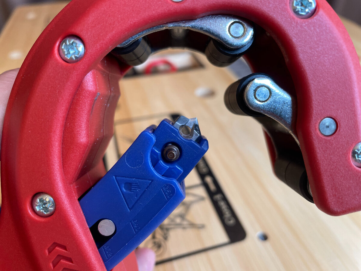 Новый труборез Knipex для пластиковых канализационных труб. Один ...