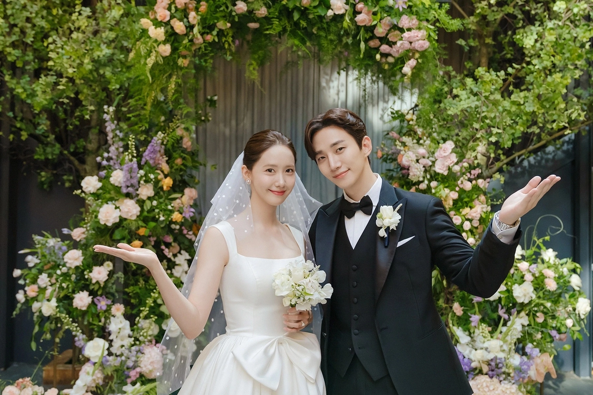 Im YoonA (Girls' Generation) и Lee Junho (2РМ) 