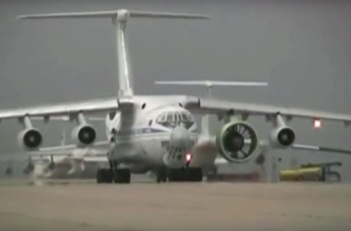 Ил-76 (один из двигателей НК-93)