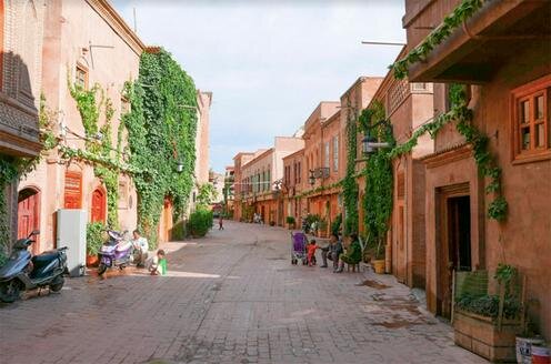 Перестроенная улица в старом городе. Фото Alessandro Rippa