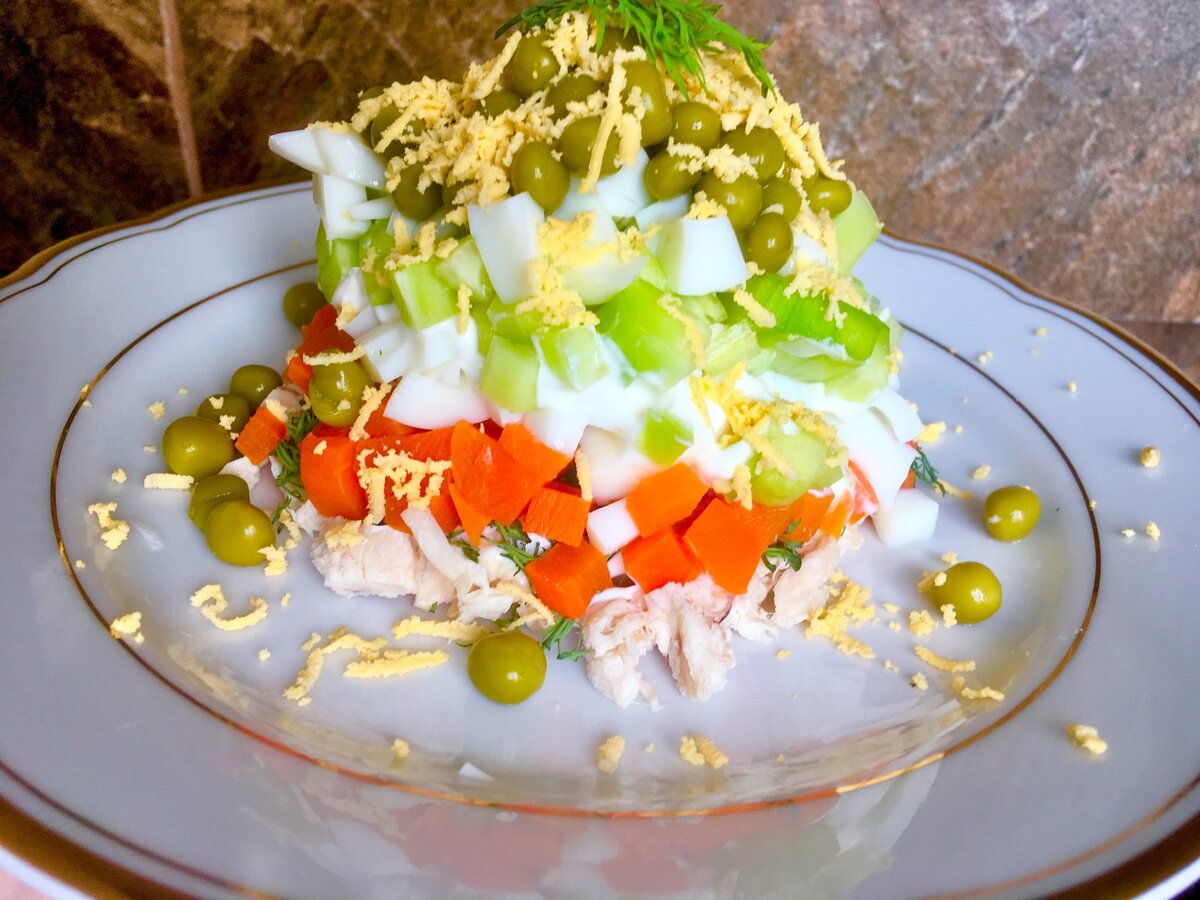 На 100 грамм - 65,6 ккал; БЖУ: 9,1/1,6/3,5